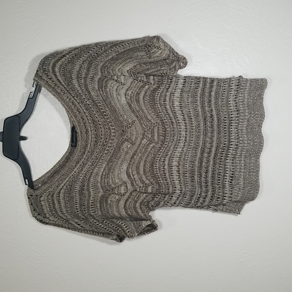 Signature Studio Sweater (size is cut out) Perfect For Summer